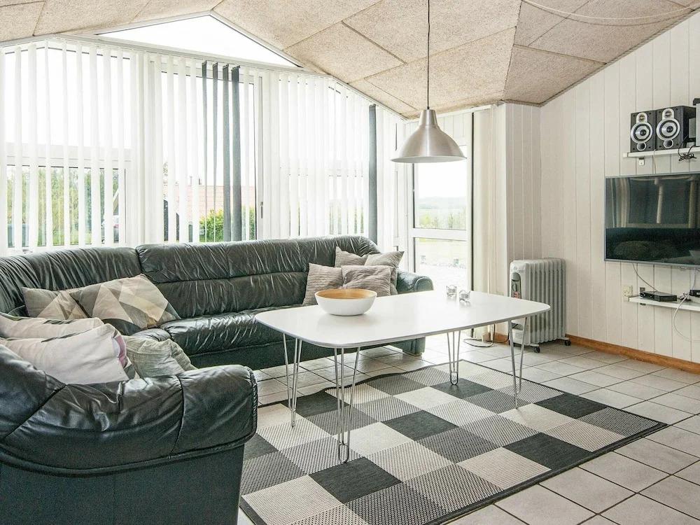 Cosy Holiday Home in Ebeltoft With Table Football - главное фото