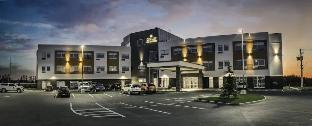 Quality Inn & Suites - главное фото