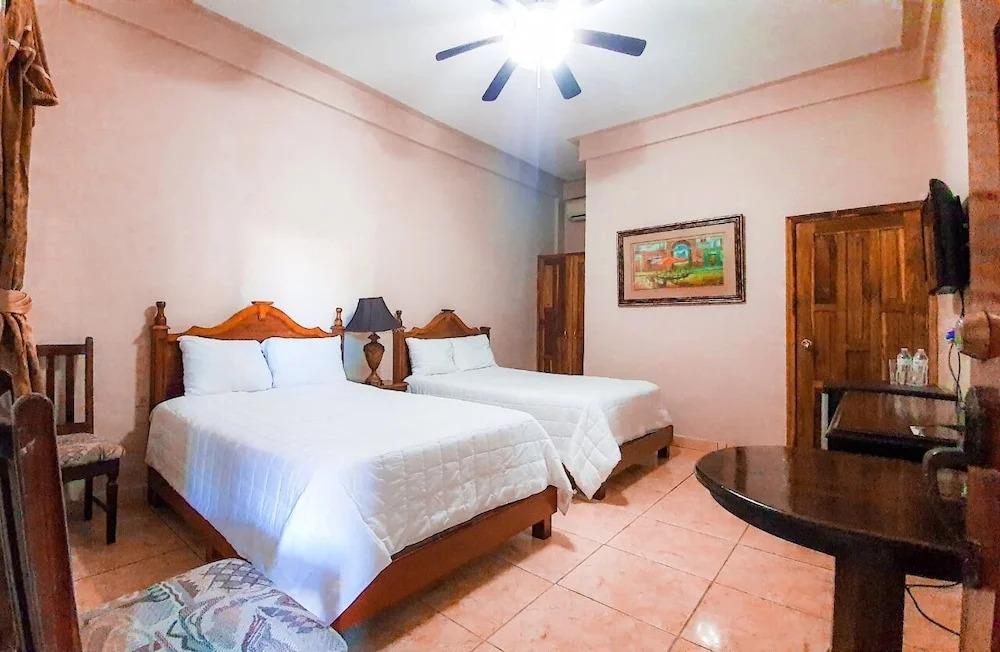 Hotel Versalles - главное фото