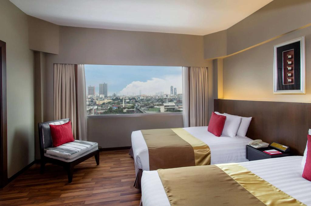 Ramada Plaza by Wyndham Bangkok Menam Riverside - главное фото
