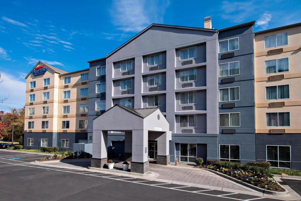 Fairfield Inn and Suites by Marriott Perimeter Center - главное фото
