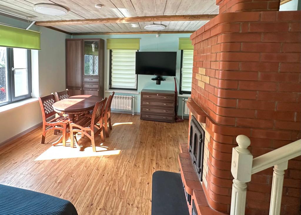 Частный дом MedvedHouse с большой территорией в тихом месте в центре Изборска - главное фото