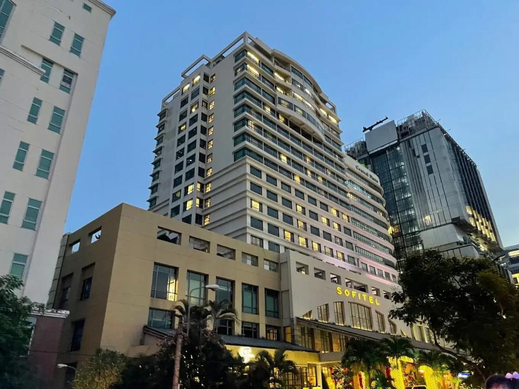 Отель Sofitel Saigon Plaza - главное фото