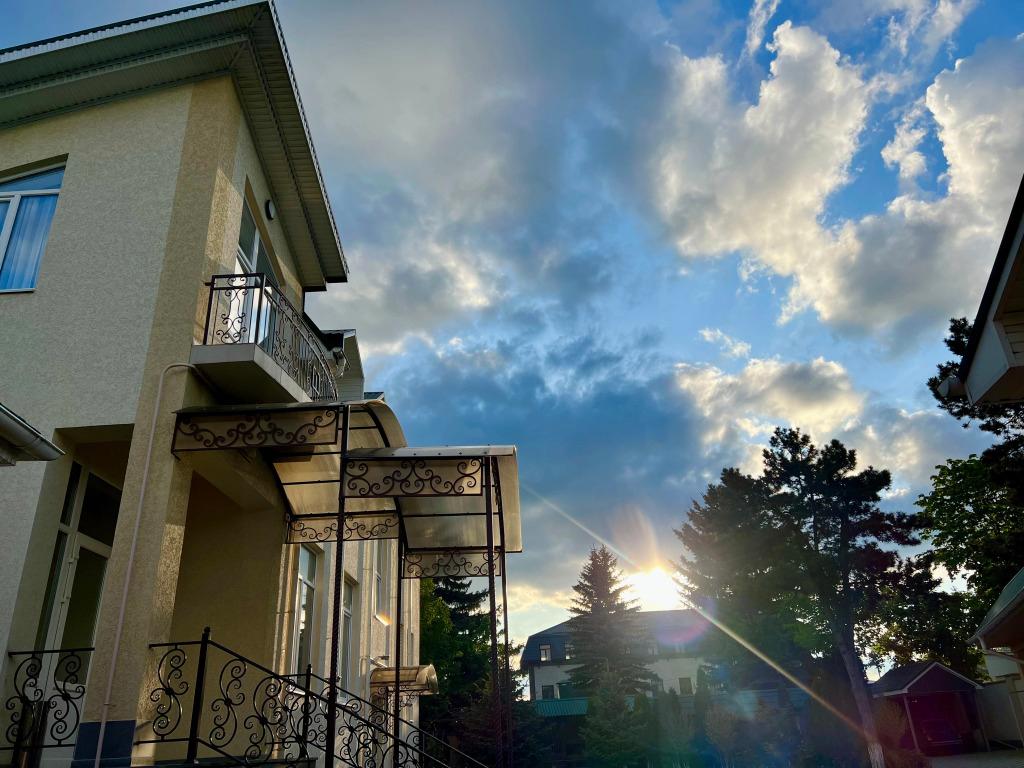 Отель Mountains - главное фото