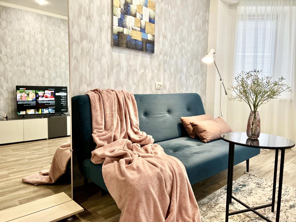 Квартира Просторная с Балконом на Строителей 2 - главное фото