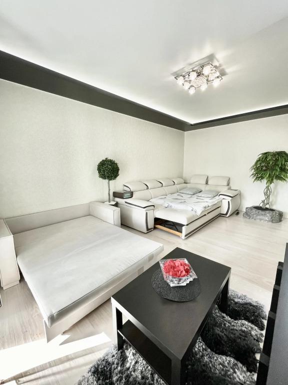 Квартира Двухкомнатная в центре Минска на сутки/недели/месяцы 2 лоджии - главное фото