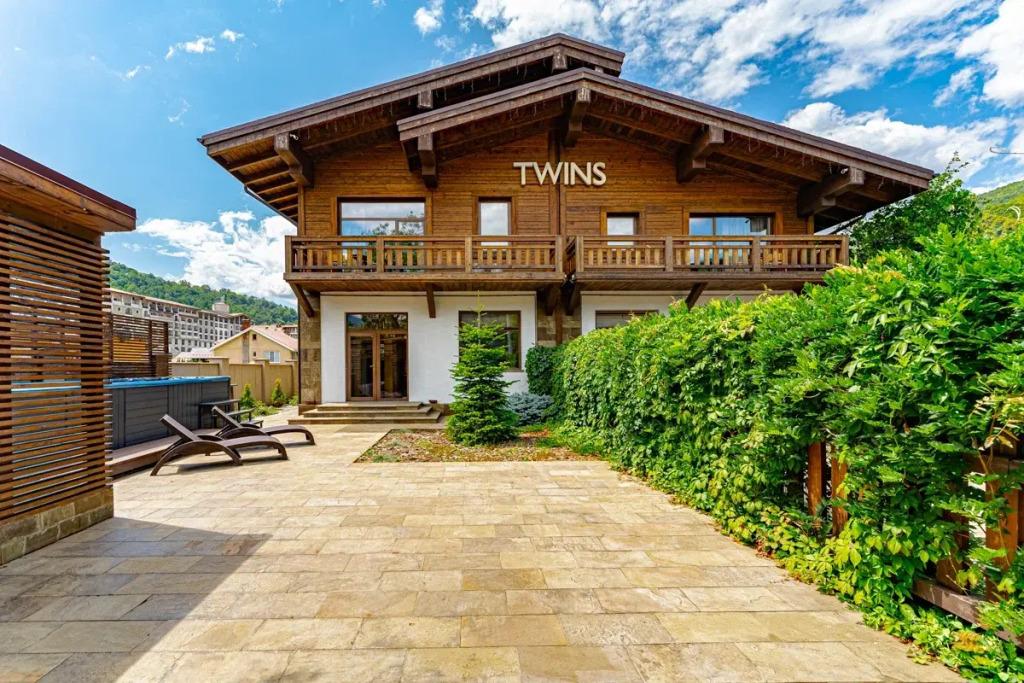 Шале премиум класса с сауной Джакузи и Парковкой на 14 гостей - главное фото