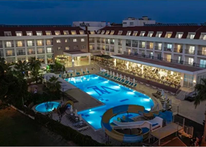 White Lilyum Hotel - главное фото