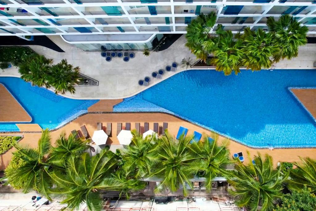 Hotel Baraquda Heeton Pattaya by Compass Hospitality - главное фото