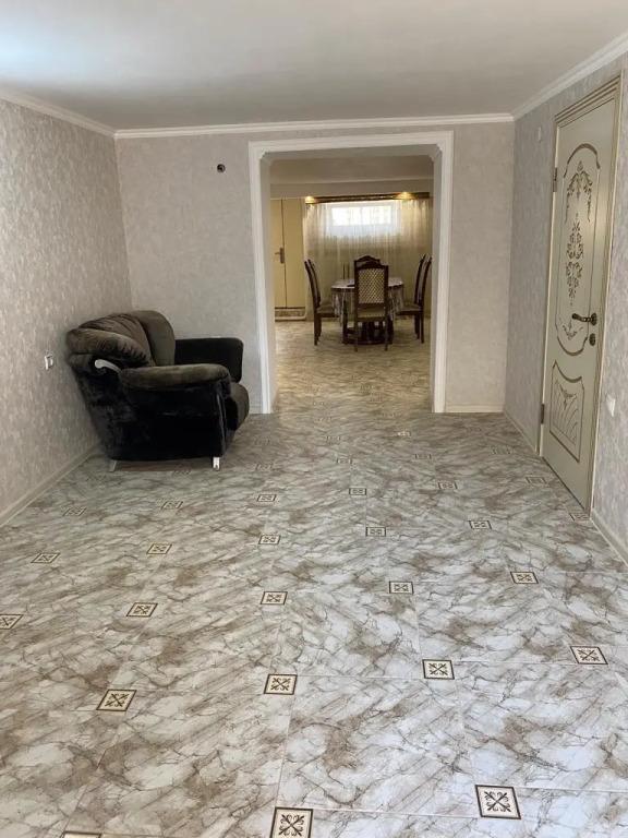 Квартира на цокольном этаже - главное фото