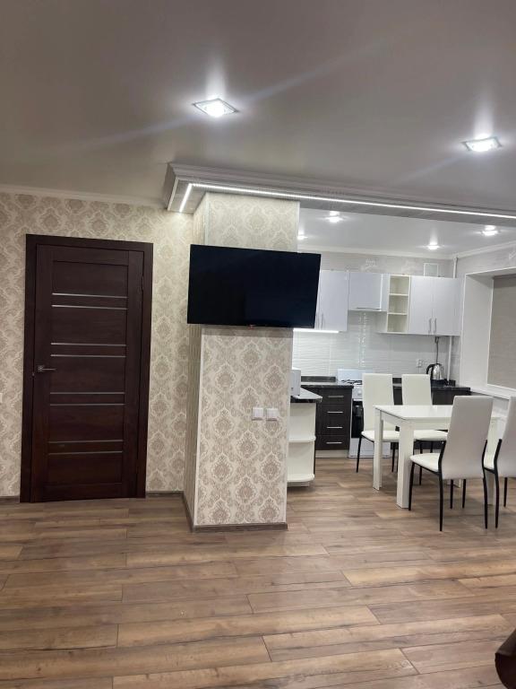 Апартаменты Трехкомнатные Ворошилова 155. - главное фото