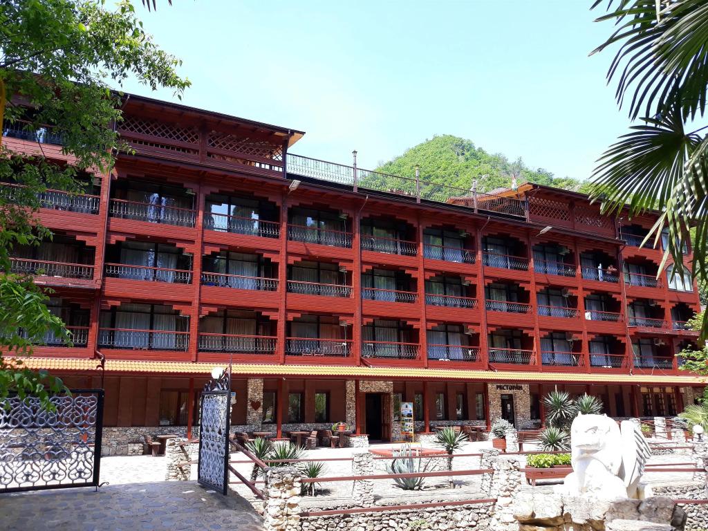 Griffon Hotel - главное фото