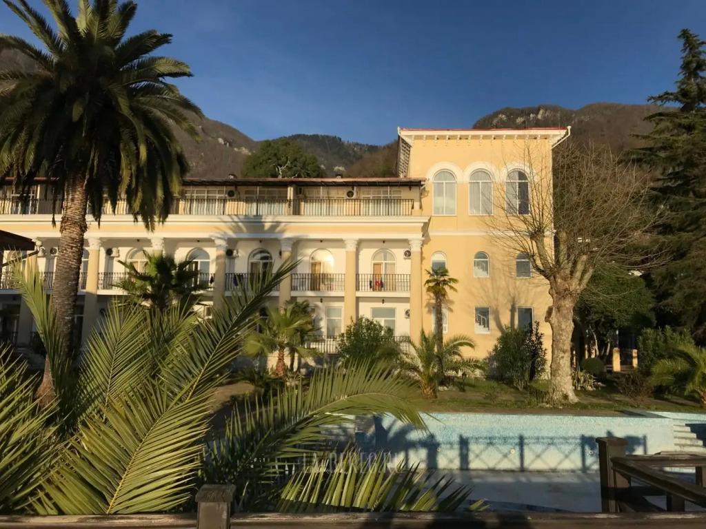 Курортный отель Лазурный берег - главное фото