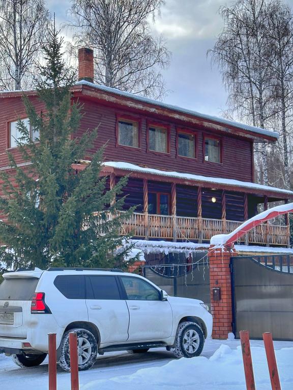 Коттедж на 17 гостей с красивым видом из окна и террасой - главное фото