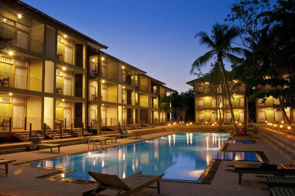 Отель Fresco Water Villa - главное фото