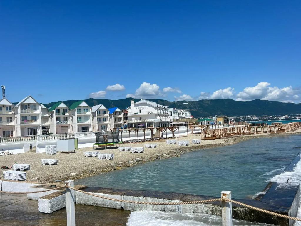 Частный дом Таунхаус на берегу моря - главное фото