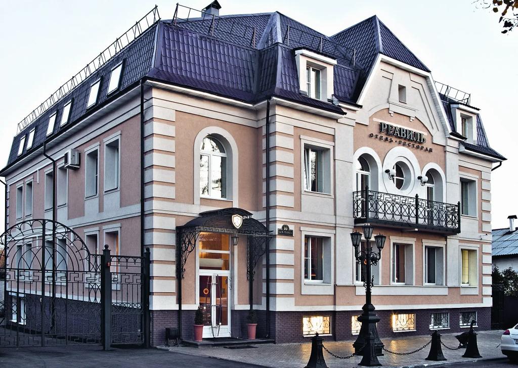 Отель Реавиль - главное фото