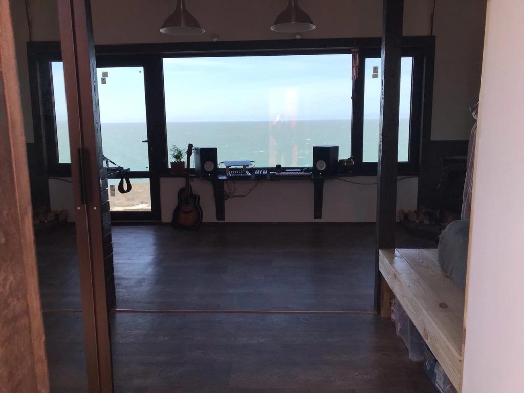 Гостевой Дом Уютный дом на берегу моря - главное фото