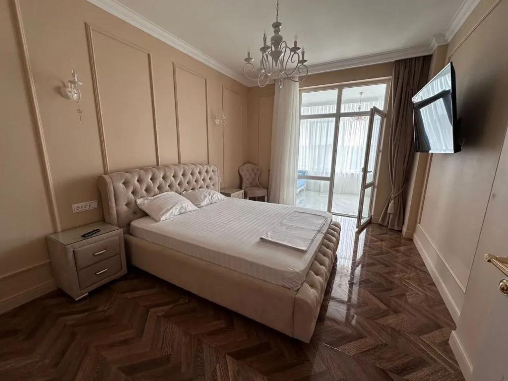 Квартира современная с видом на озеро - главное фото