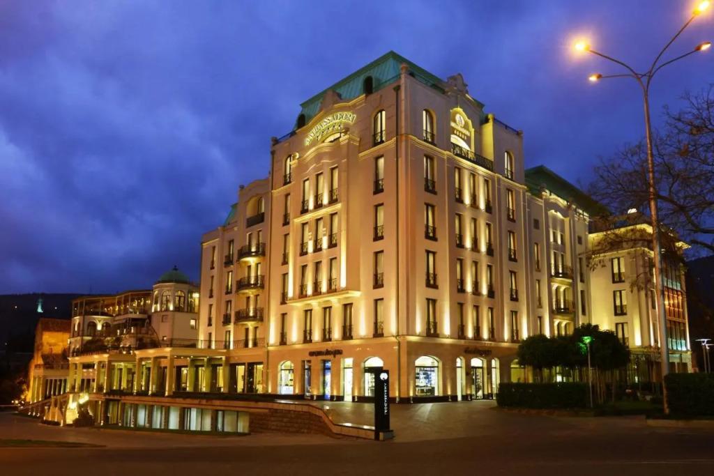 Отель Ambassadori Hotel Tbilisi - главное фото