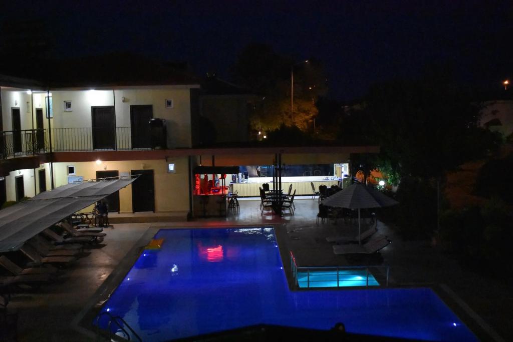 Отель Las Palmeras - главное фото