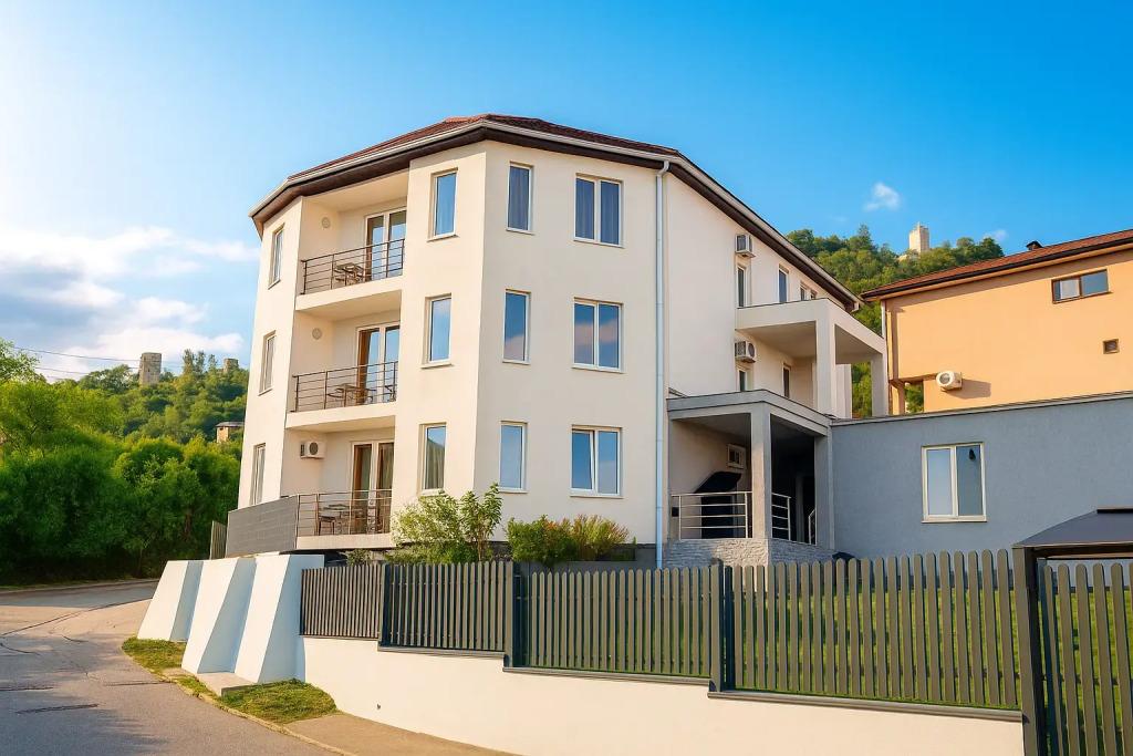 Отель Манон - главное фото