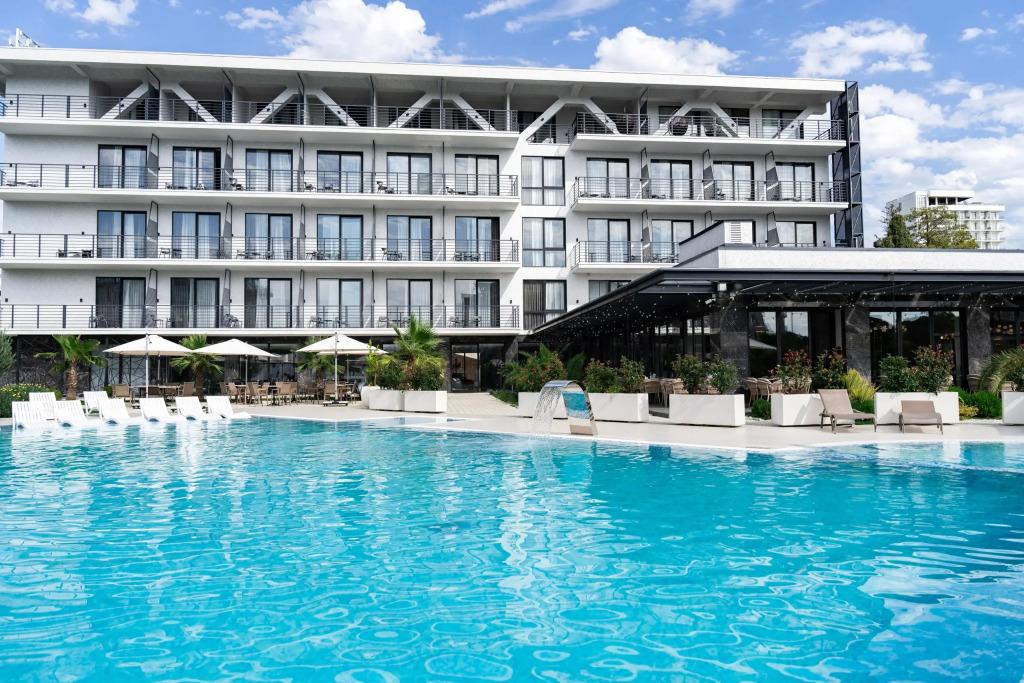 Отель Riviera Hotel - главное фото