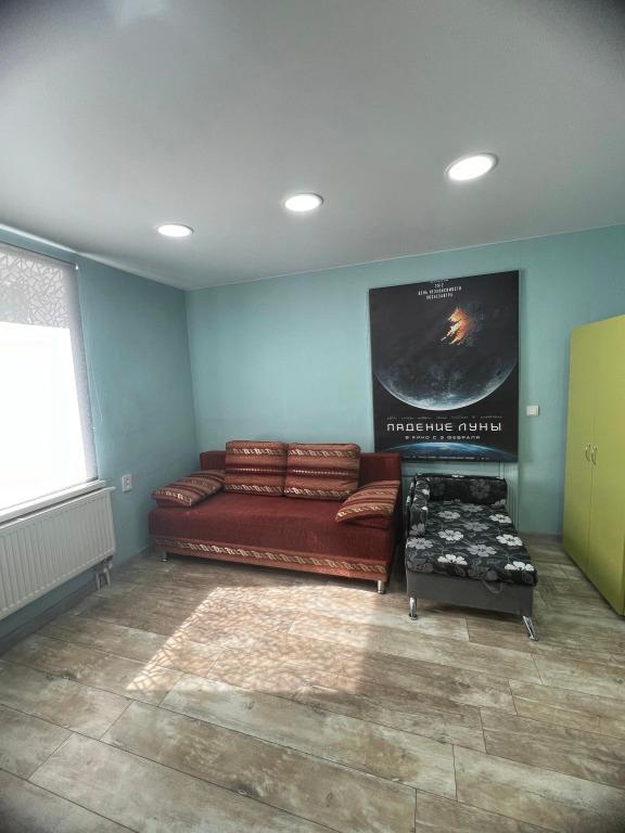 Квартира со своей отдельной огороженной зелёной территорией - главное фото