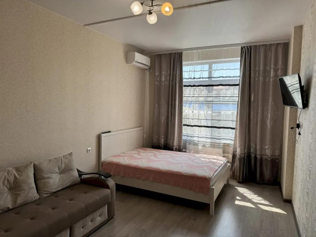 Квартира 409 1-комнатная с Остеклённым Балконом - главное фото