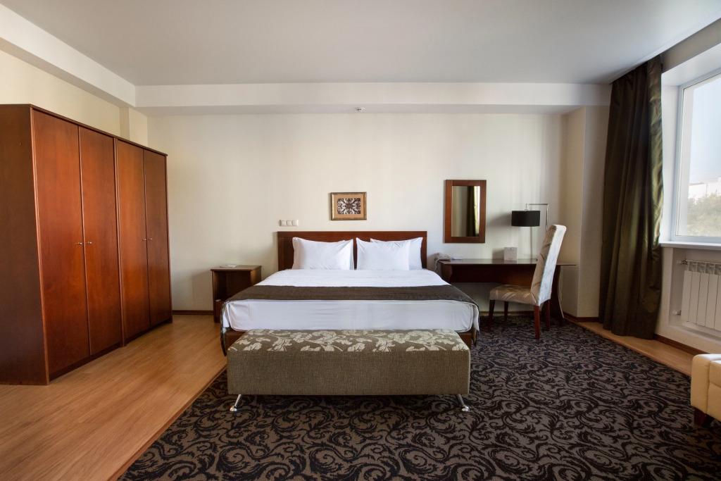 Бенефит Плаза Конгресс Отель - главное фото