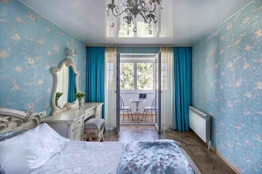 Апартаменты Саквояж с видом на Площадь Победы - главное фото