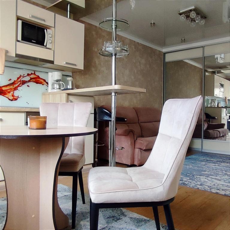 Квартира Зеркальная студия - главное фото