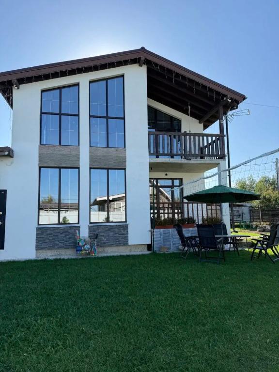 Частный дом на улице Возрождения 120 - главное фото