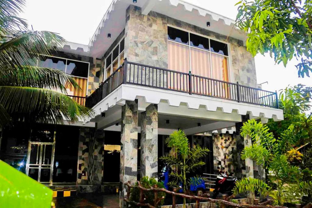 Гостевой Дом Yoho Little Rose Inn - главное фото