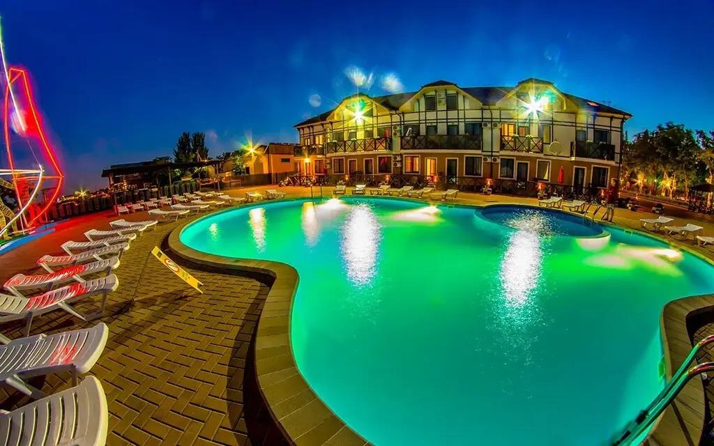 Отель Парус - главное фото