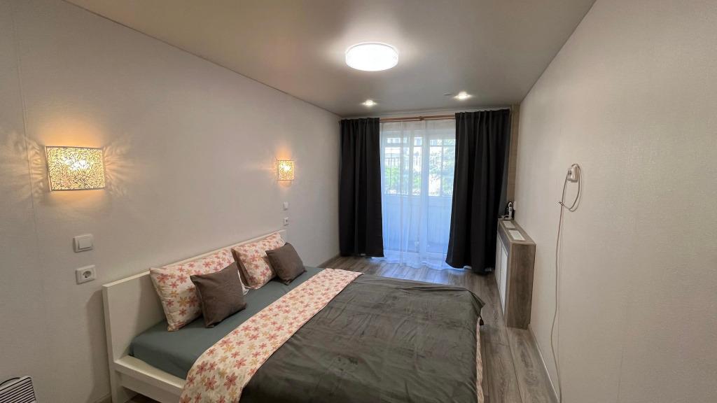 Квартира Уютная евродвушкарядом с вокзалом - главное фото