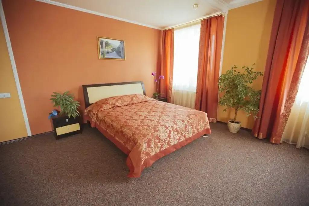 Отель Версаль - главное фото