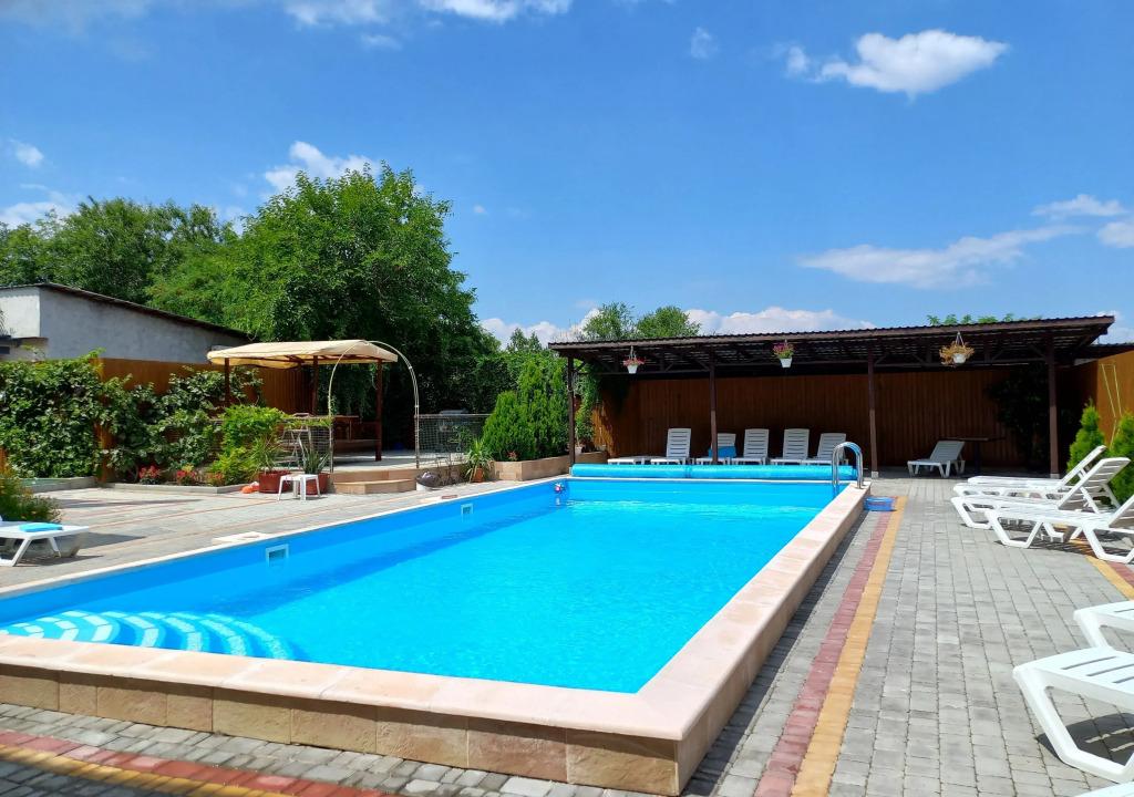 Отель Три Сосны - главное фото