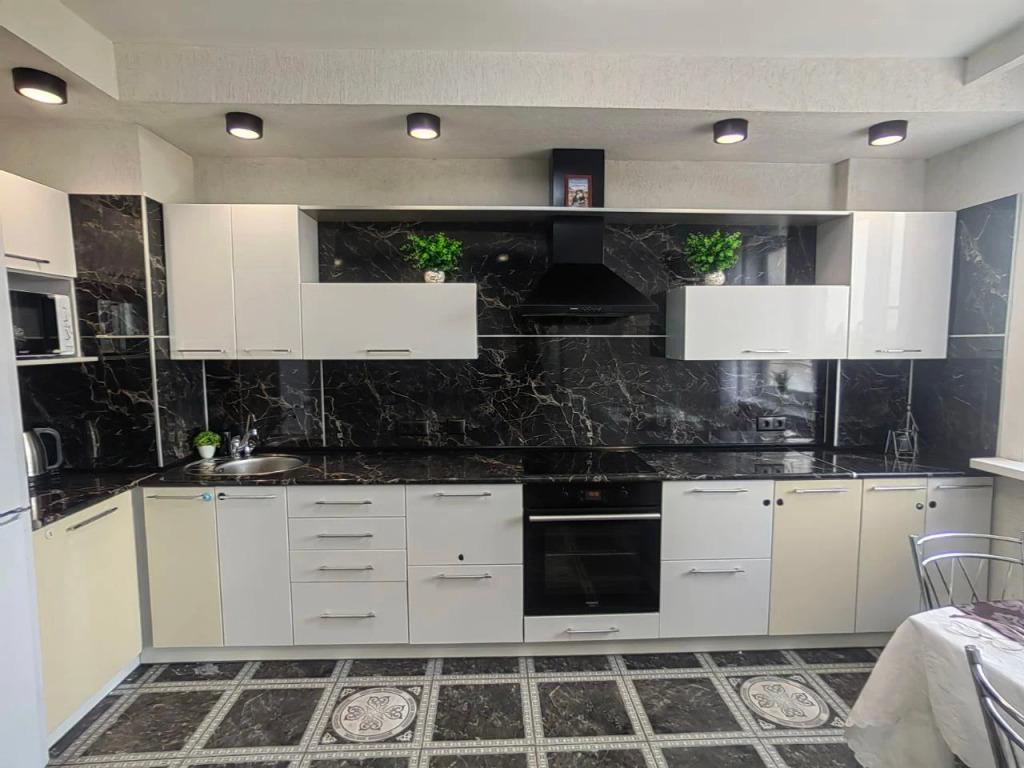 Квартира Видовая Однокомнатная с дизайнерским ремонтом - главное фото