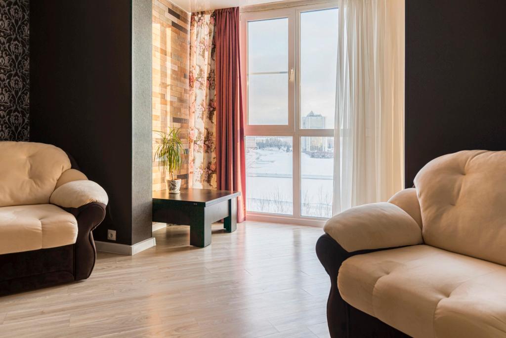 Квартира 3-к с панорамными окнами на залив от RentAp, 6 сп.мест - главное фото