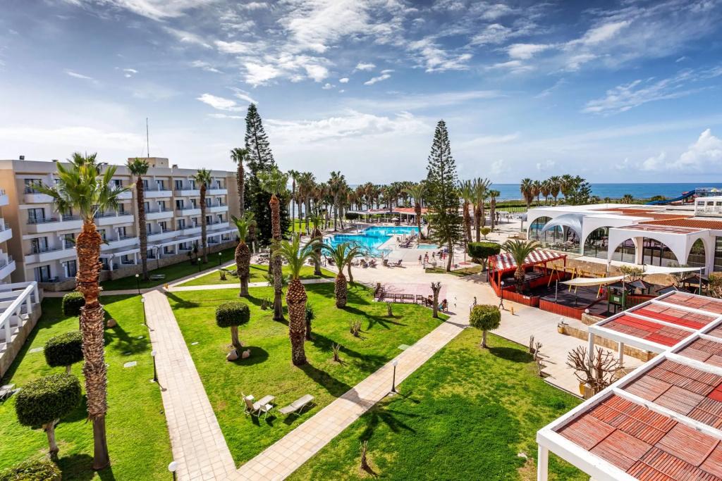 Louis Phaethon Beach - главное фото