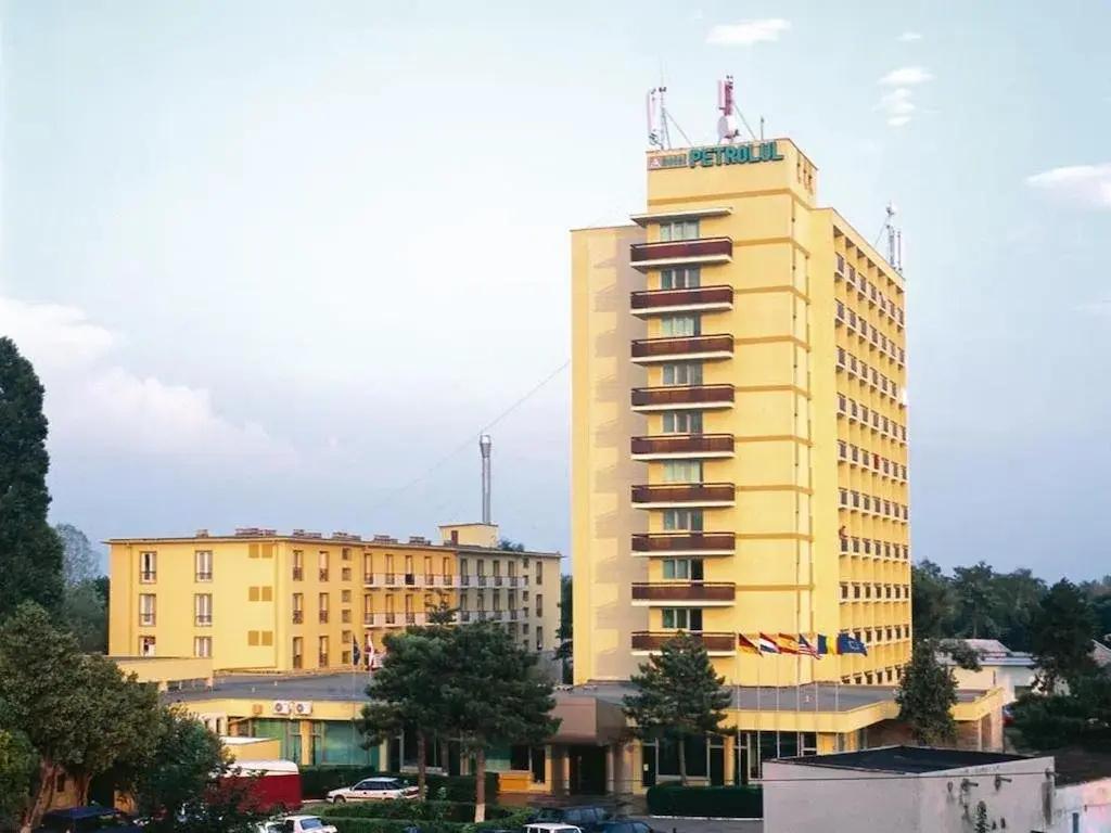 Hotel Petrolul - главное фото
