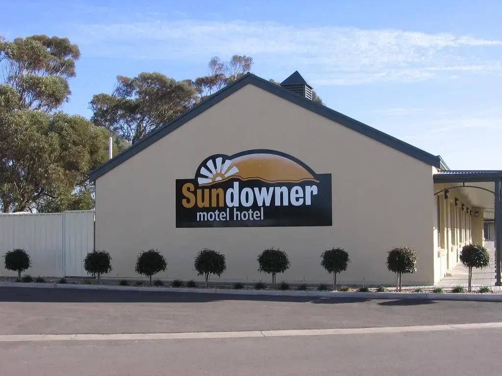 Sundowner Motel Hotel - главное фото