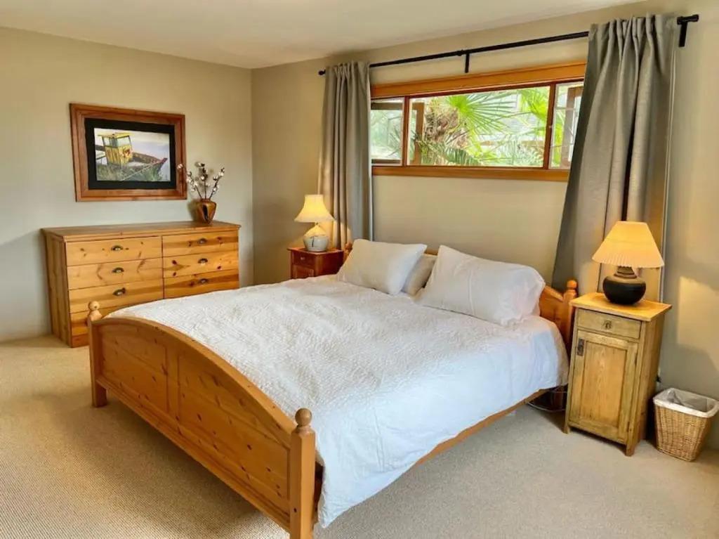 Beautiful 2 bedroom home with ocean and sunset views - главное фото