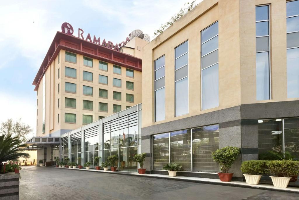 Ramada by Wyndham Jaipur - главное фото