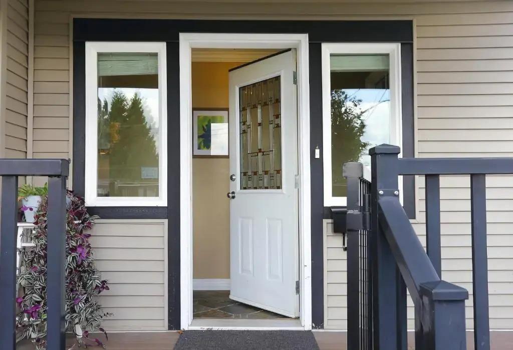 Lovely J Home -Stunning river view cozy two bedroom private suite - главное фото