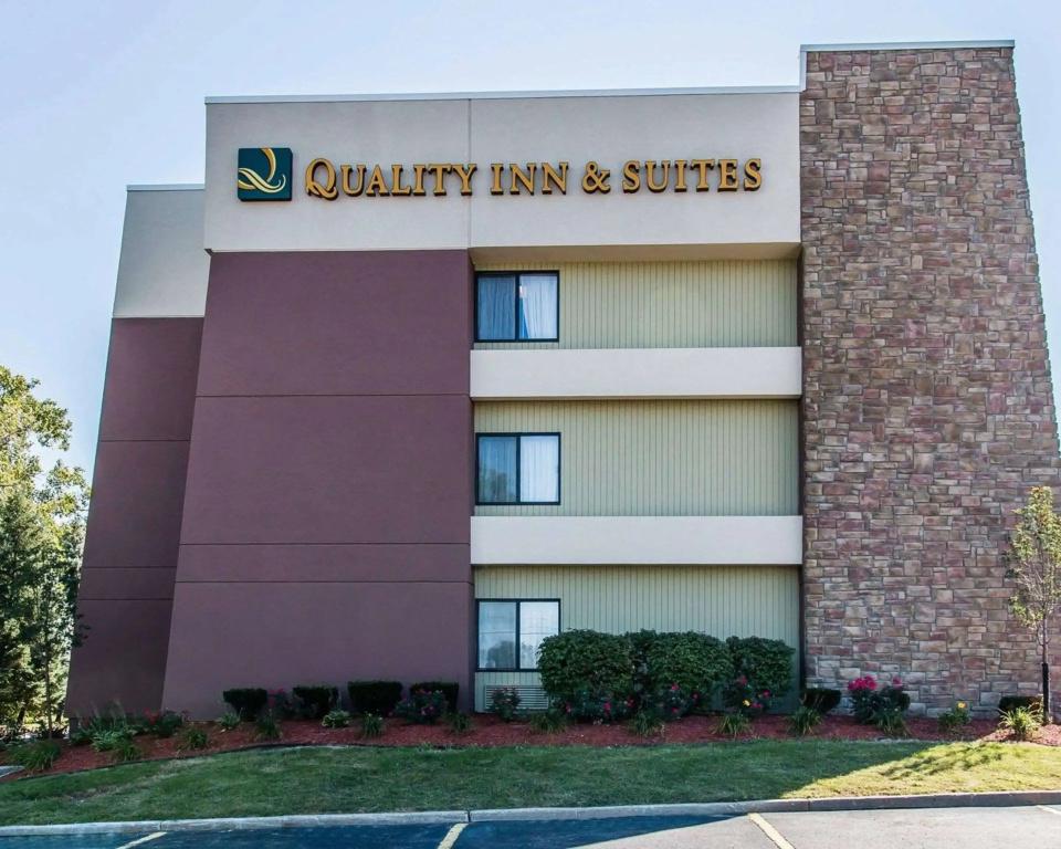 Quality Inn & Suites Warren - Detroit - главное фото