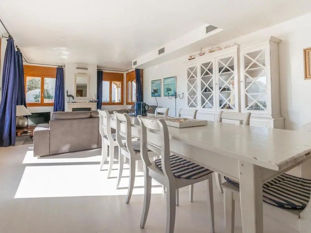 Detached Villa With Privated Pool Situated at the Seafront in Sant Pere Pescador - главное фото