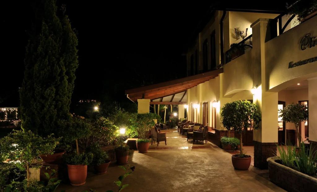 Oliver's Restaurant & Lodge - главное фото