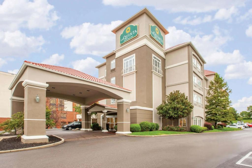 La Quinta Inn & Suites by Wyndham Cincinnati Airpt Florence - главное фото